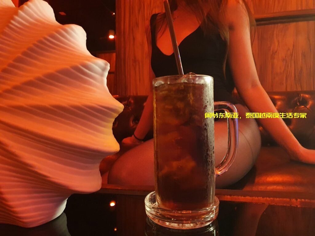 曼谷丝袜主题日式色情按摩店初次体验